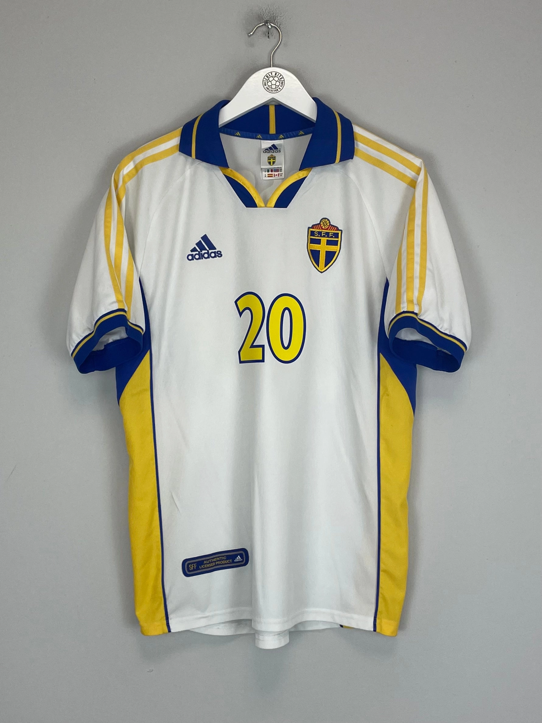 2000/02 SWEDEN LARSSON #20 AWAY SHIRT (M) ADIDAS Motion Design