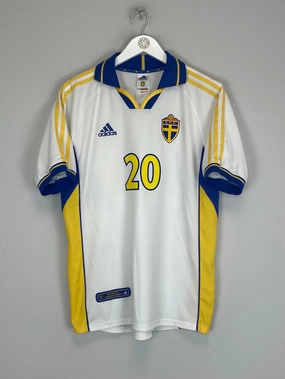 2000/02 SWEDEN LARSSON #20 AWAY SHIRT (M) ADIDAS Motion Design