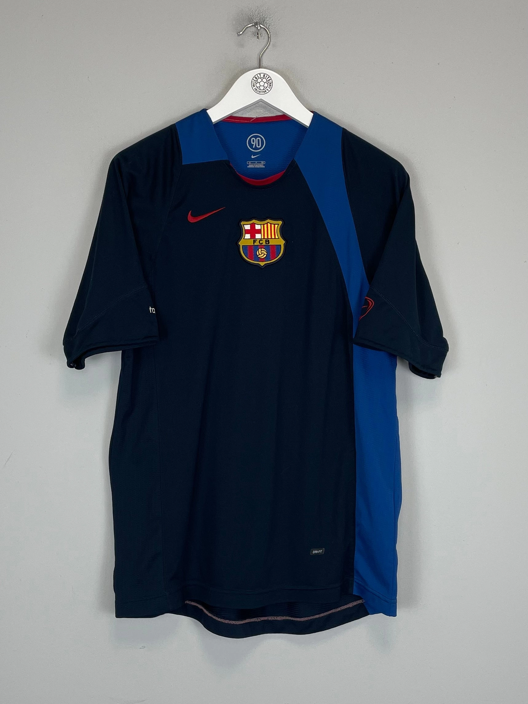 2004/05 BARCELONA TRAINING SHIRT (S) NIKE Casual Performance Active Hours