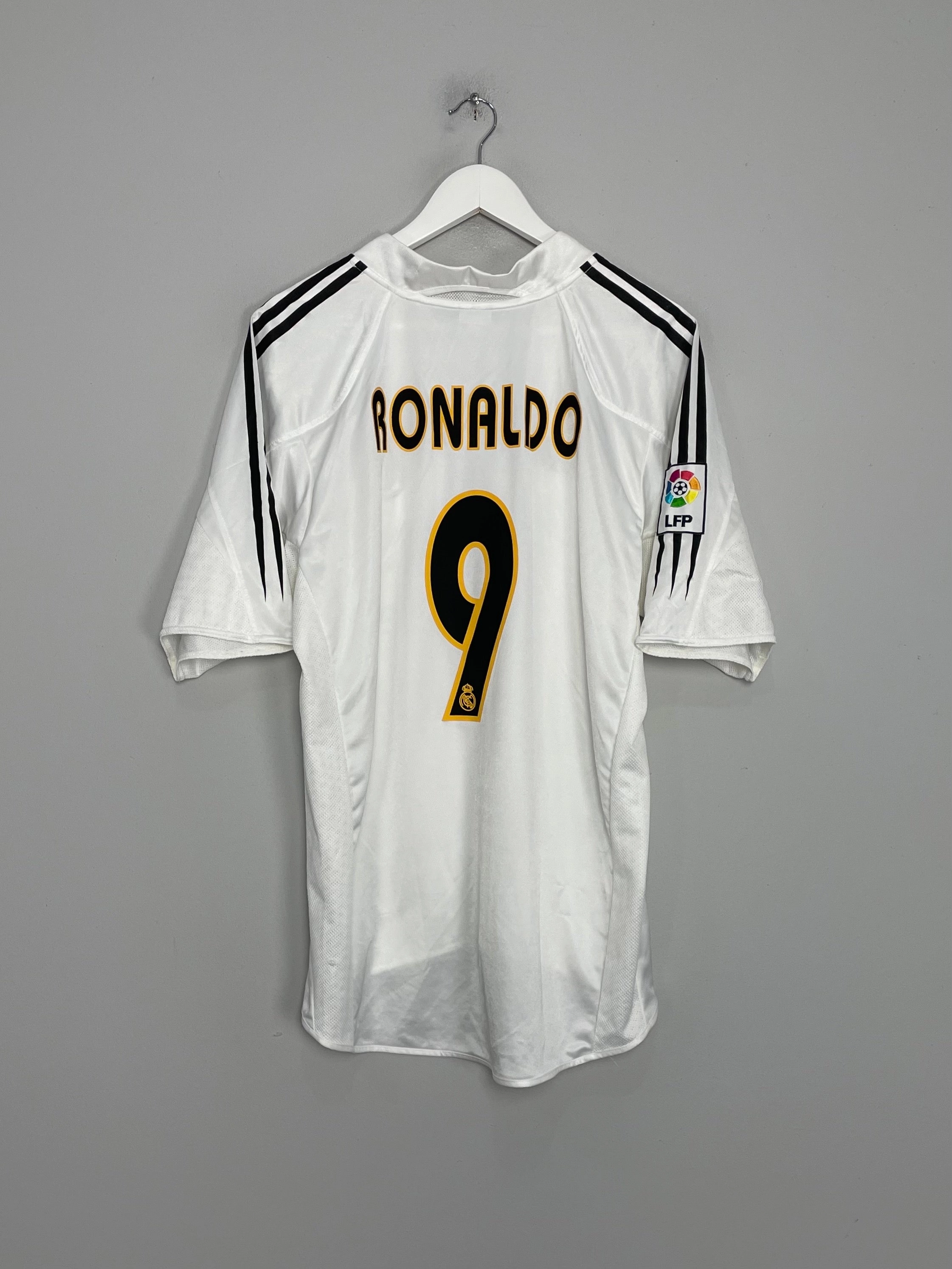 Moisture Wicking Design Reflective details 2004/05 REAL MADRID RONALDO #9 HOME SHIRT (L) ADIDAS