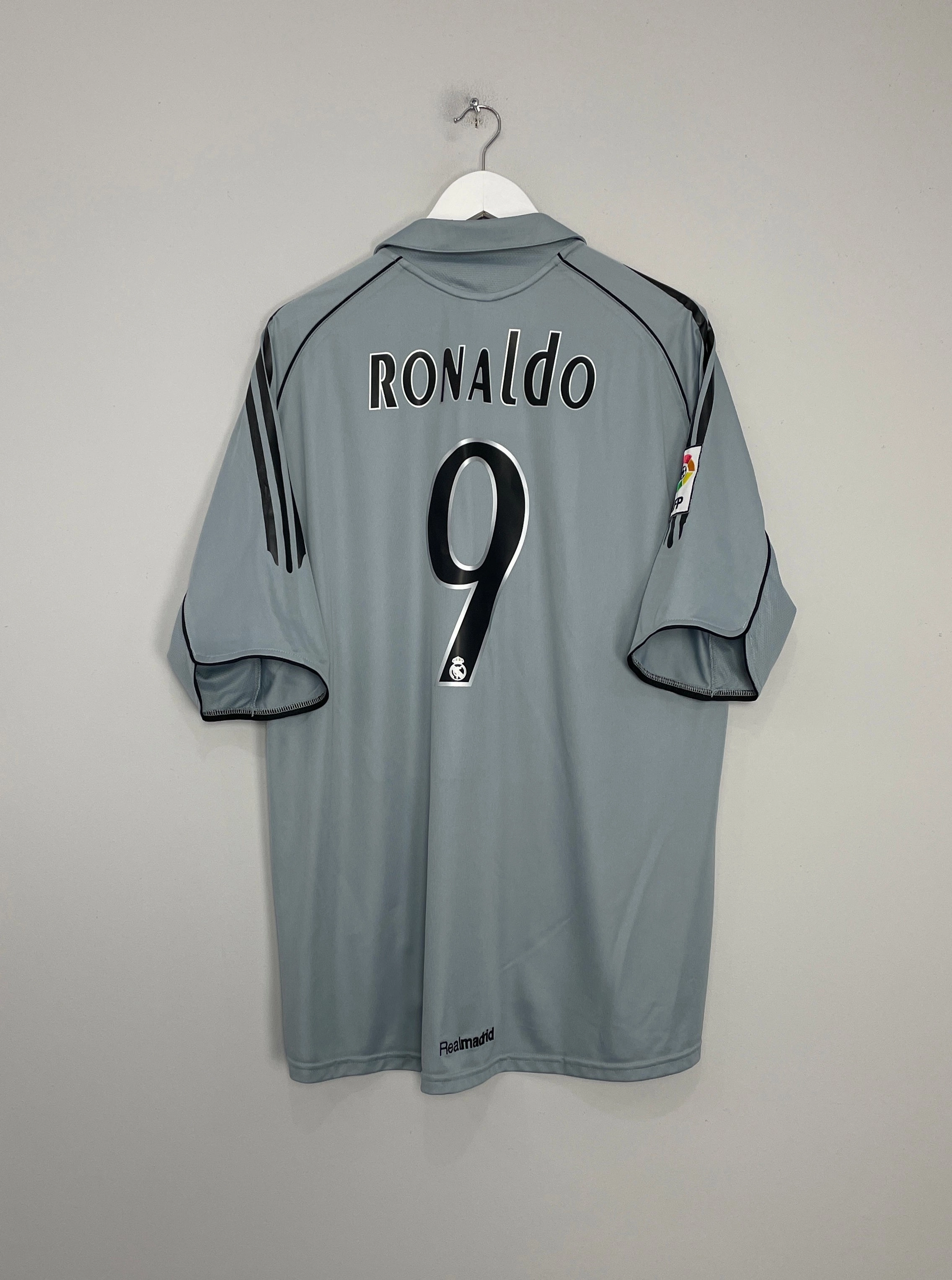 Anytime Layer Breathable Design 2005/06 REAL MADRID RONALDO #9 THIRD SHIRT (XL) ADIDAS