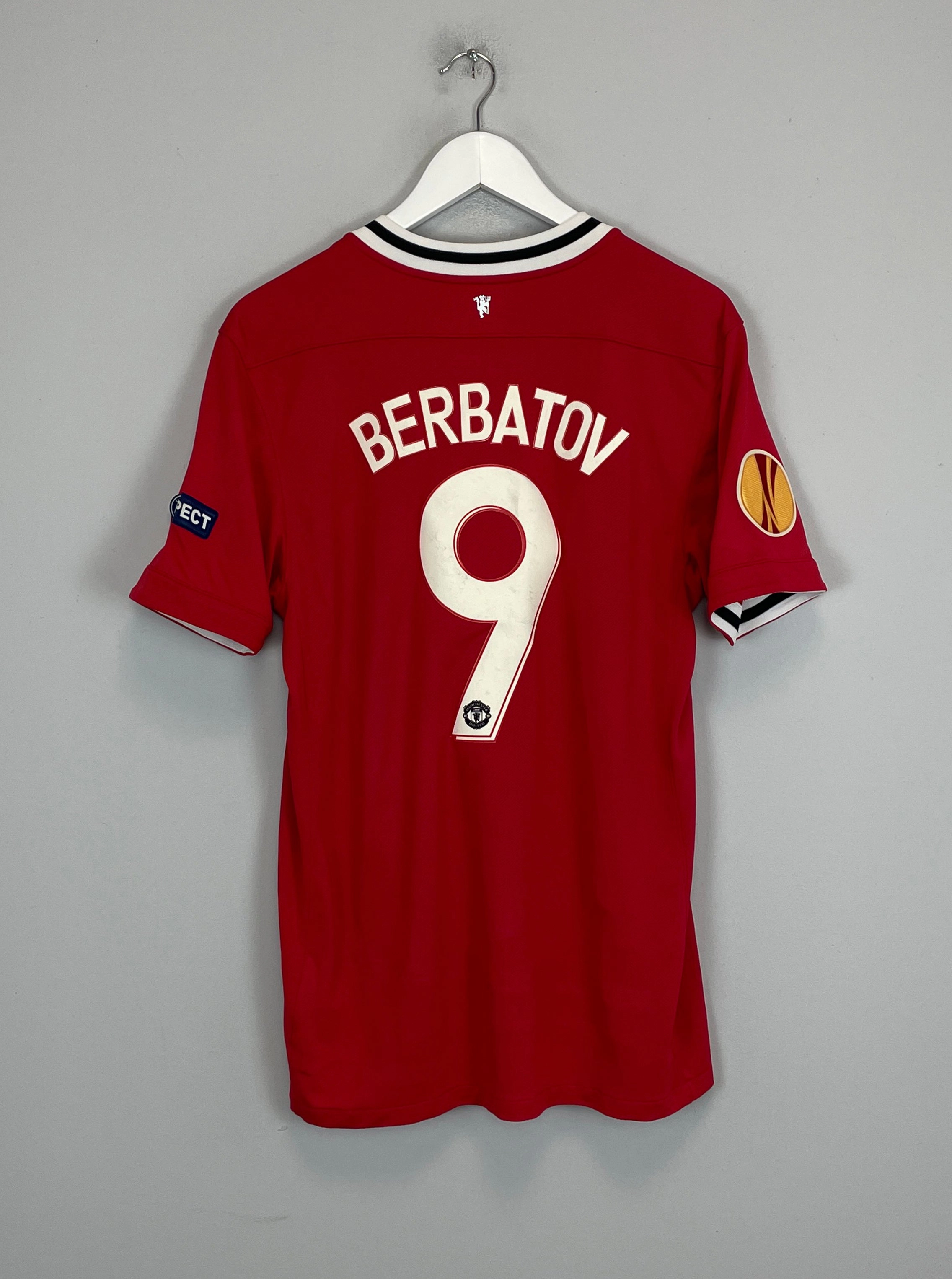 Directional Vent Patterns Temperature Regulating Technology 2011/12 MANCHESTER UNITED BERBATOV #9 E/L HOME SHIRT (M) ADIDAS
