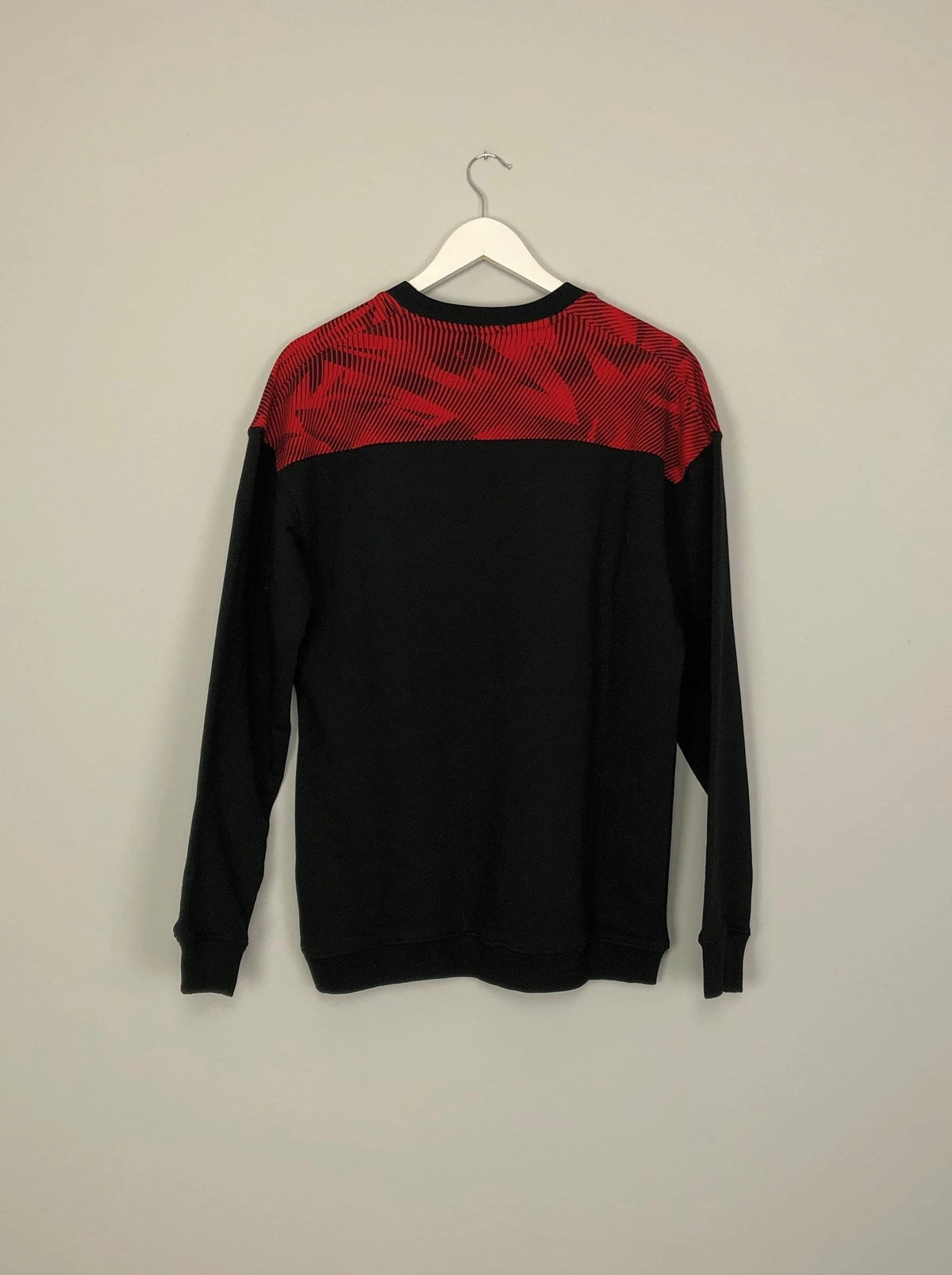 UV Protection 2019/20 AC Milan *BNWT* Casuals Crew Jumper Sweater (Multiple Sizes) Puma