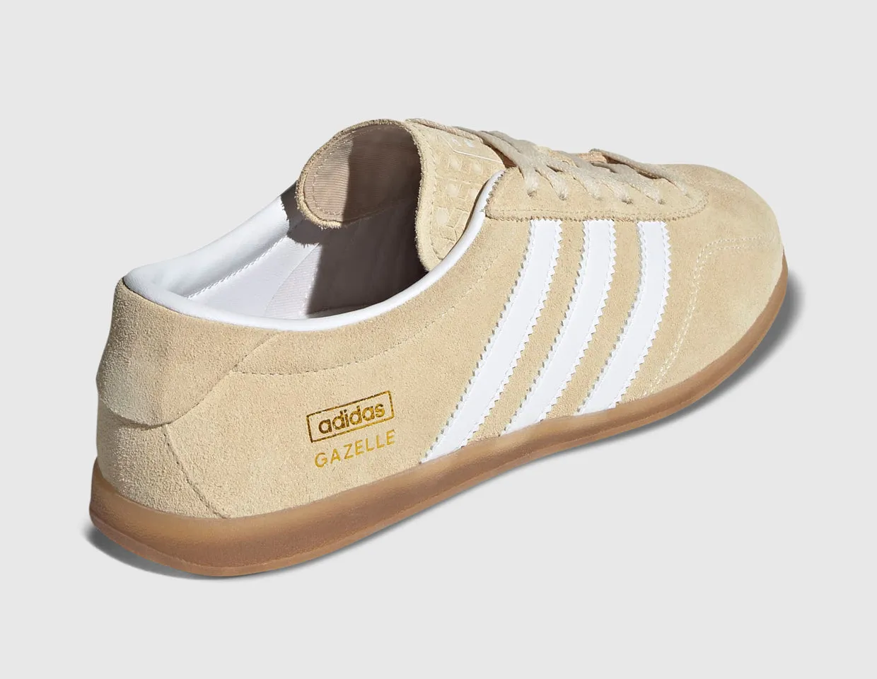 adidas Originals Women's Gazelle Lo Pro Sand Strata / Cloud White - Gum Road Training