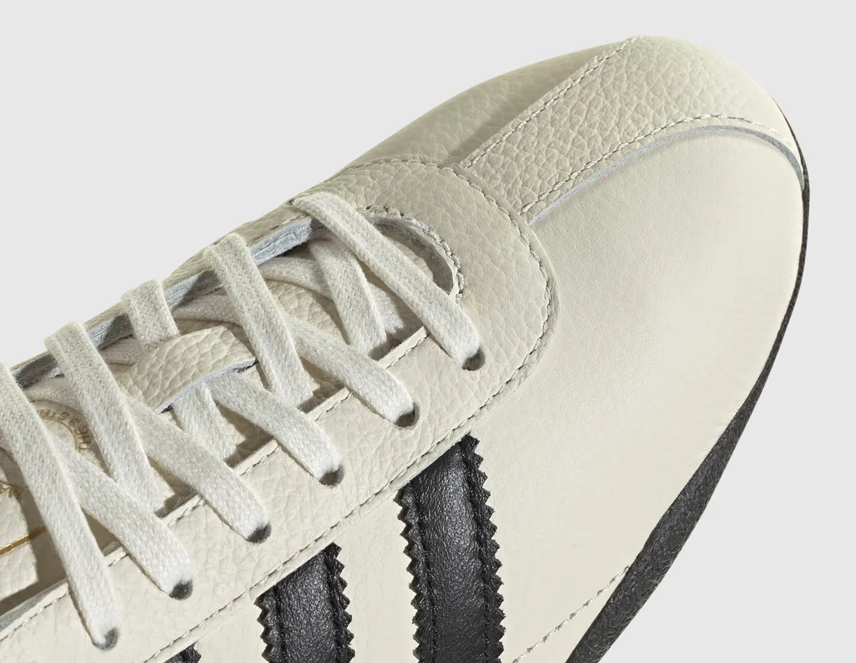 Anatomical Toe Box Torque Reduction adidas Originals Women's Tokyo Off White / Core Black - Gold