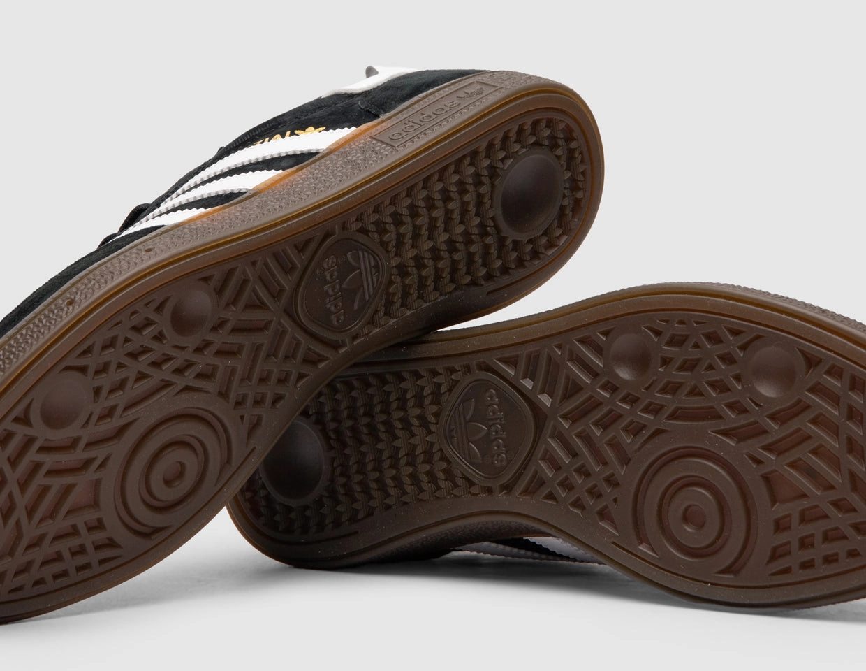 Stylish Stripes Responsive sole adidas Originals Handball Spezial Core Black / Cloud White - Gum