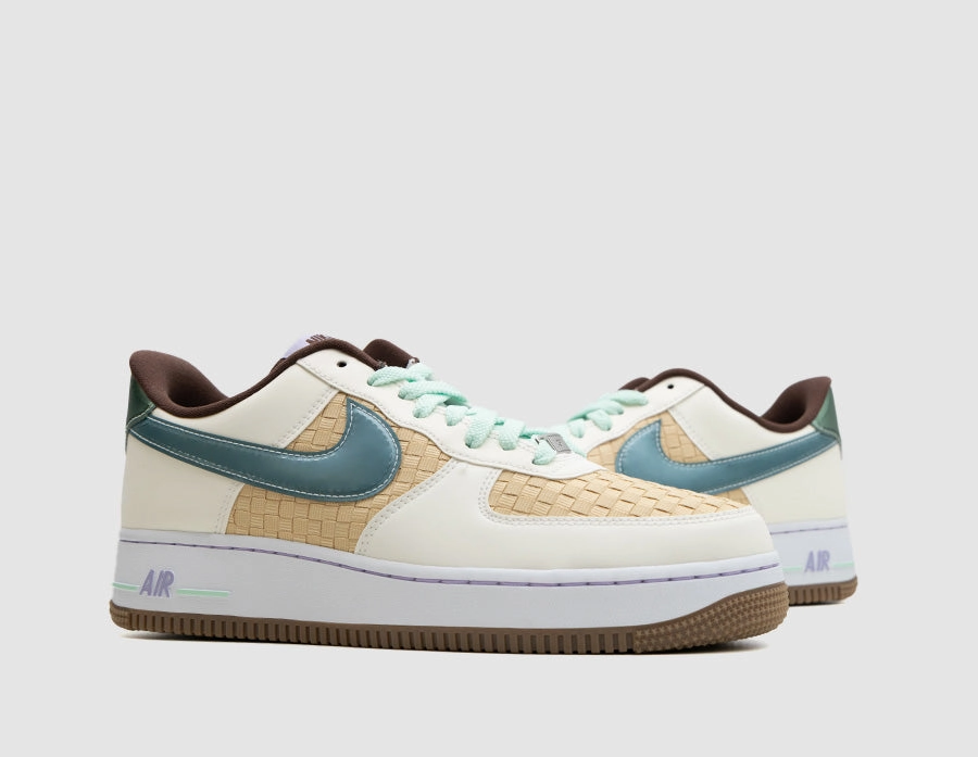 Vertical Flex Channel Trail Ready Nike Air Force 1 Retro QS Summit White / Glacier Blue