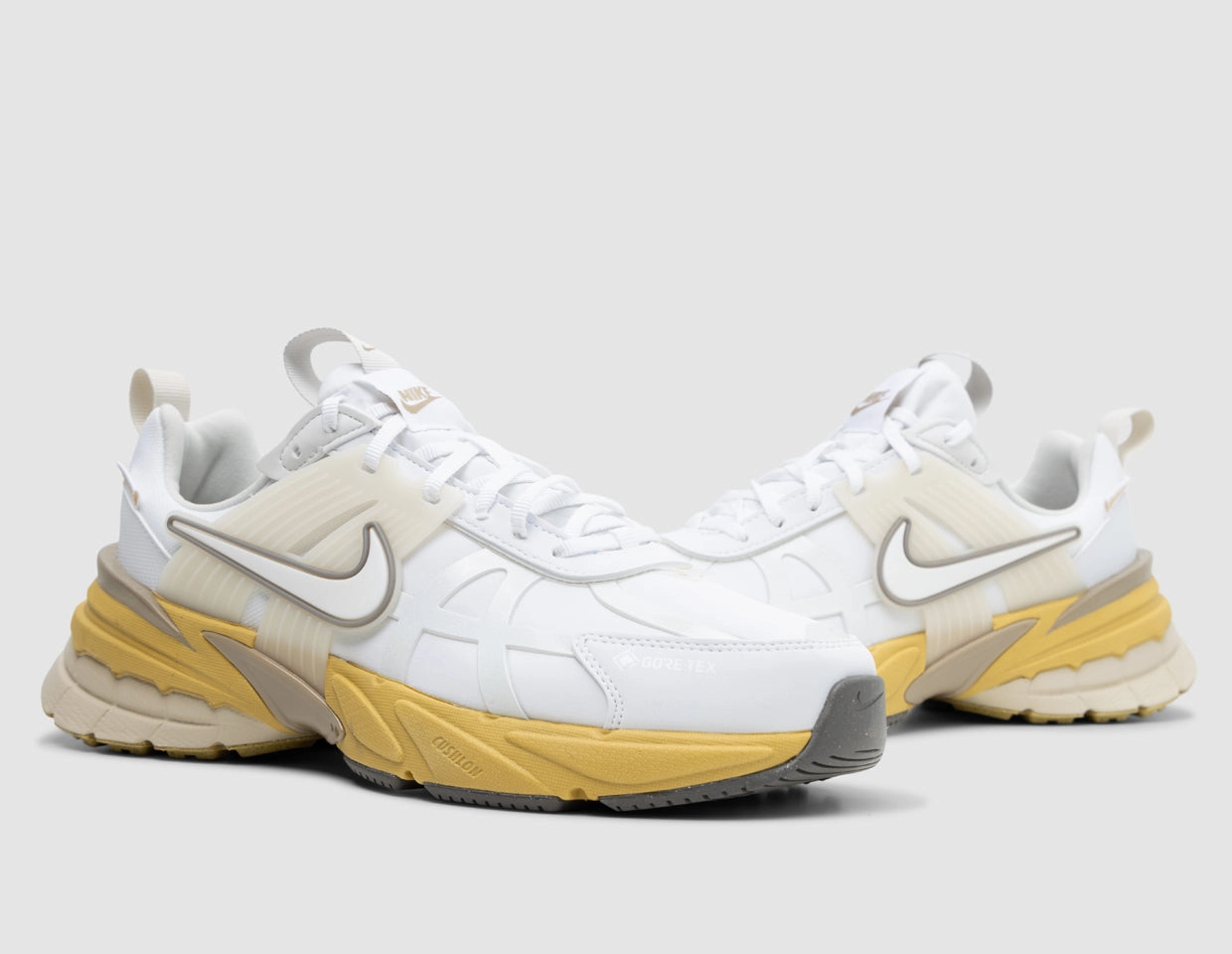 Nike Women's V2K Run GORE-TEX White / Summit White - Light Bone Torsional Rigidity System