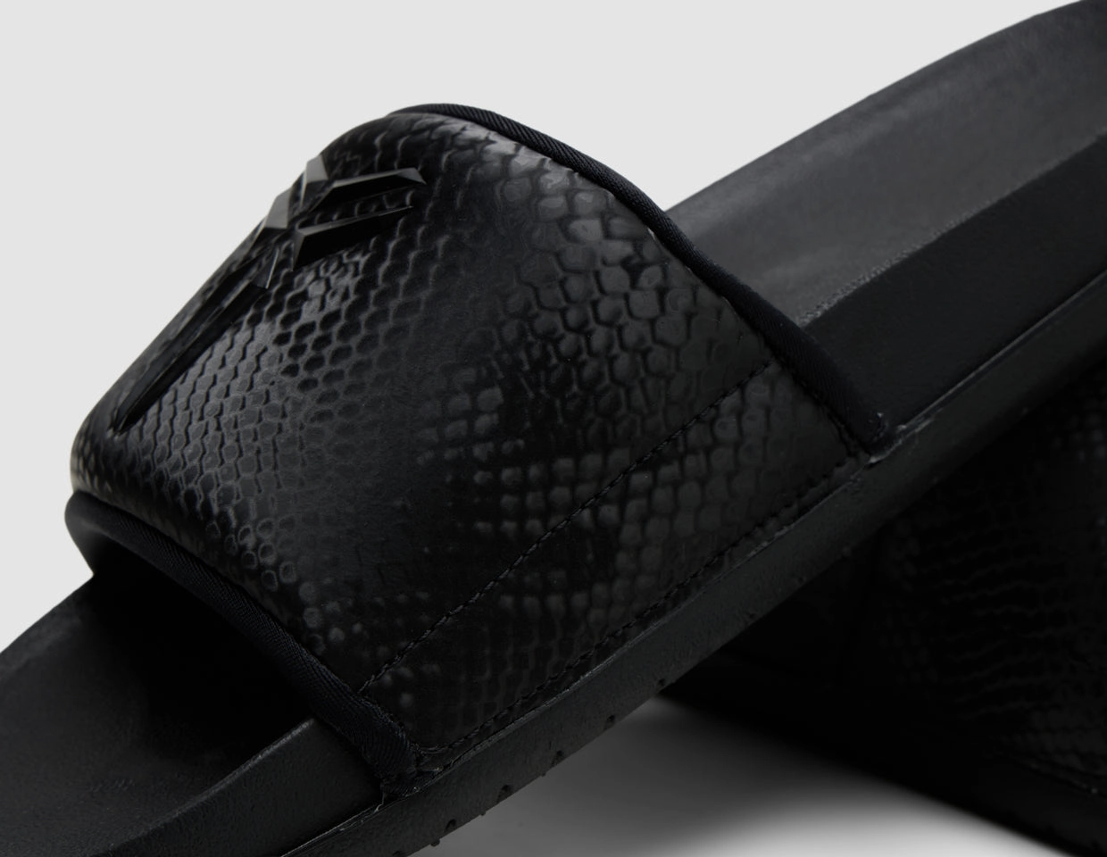 Nike Kobe Offcourt Slide Black / Black Joint Ease Aeration Channel System