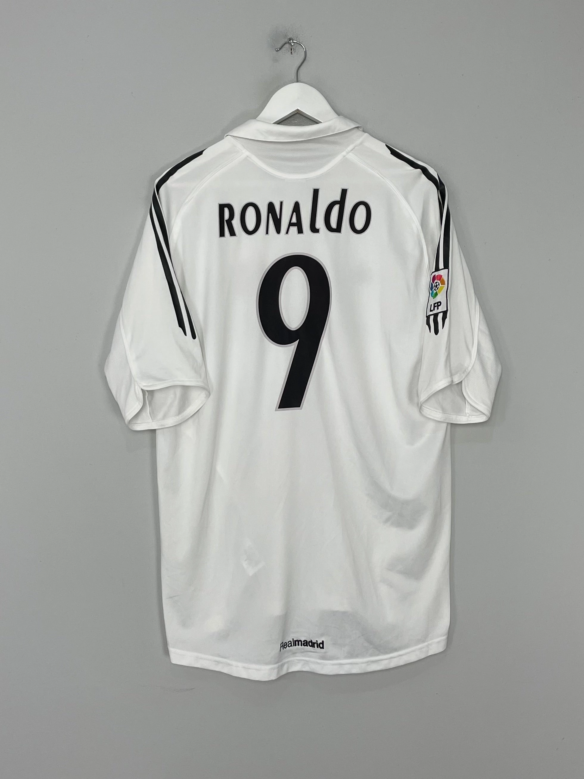 Effortless Style 2005/06 REAL MADRID RONALDO #9 HOME SHIRT (L) ADIDAS