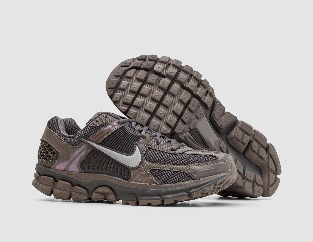 Nike Zoom Vomero 5 Cave Stone / Metallic Silver - Multicolor Knit Upper Material