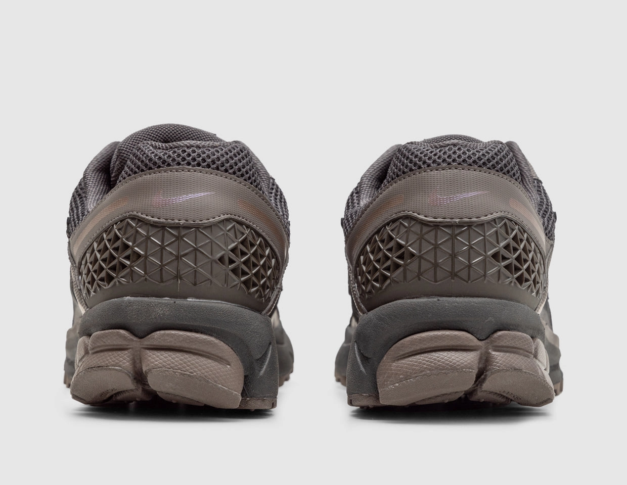 Eco Friendly Dye Process Nike Zoom Vomero 5 Cave Stone / Metallic Silver - Multicolor