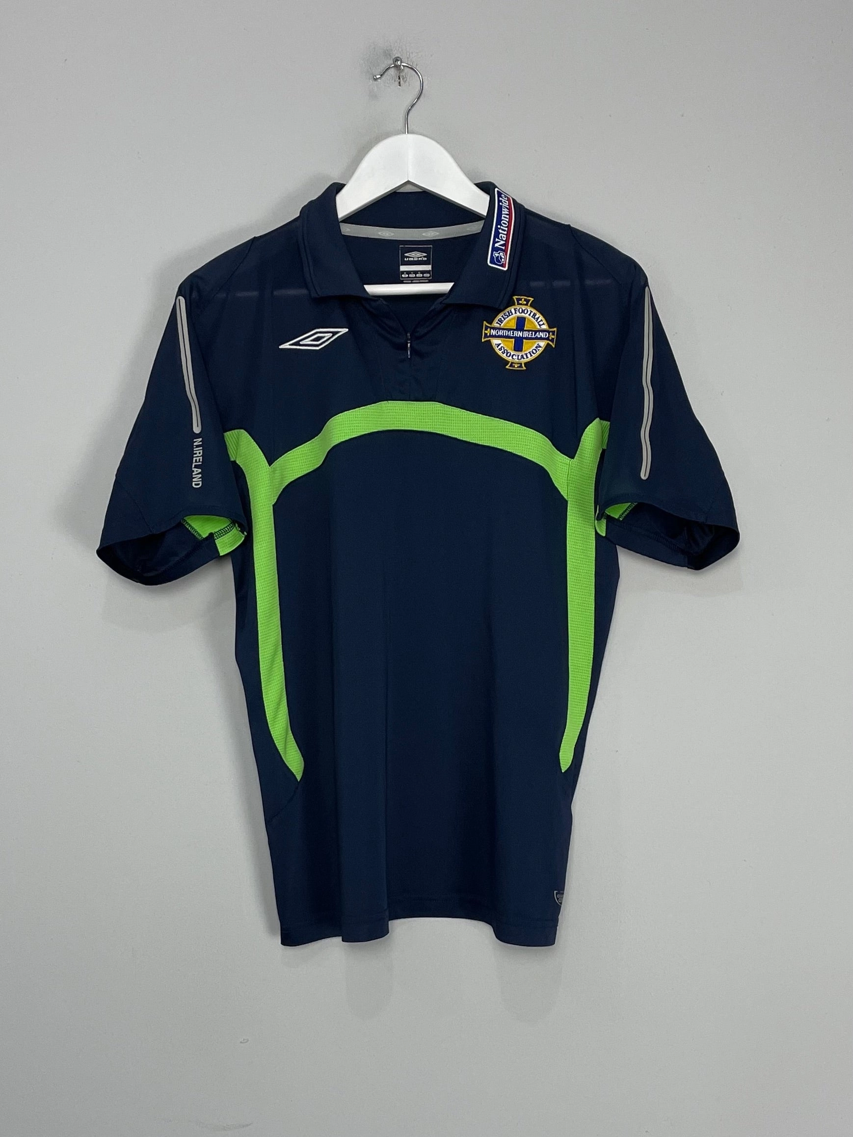 2005/06 NORTHERN IRELAND TRAINING SHIRT (M) UMBRO Muscle Motion Multifunctional Performance Blend