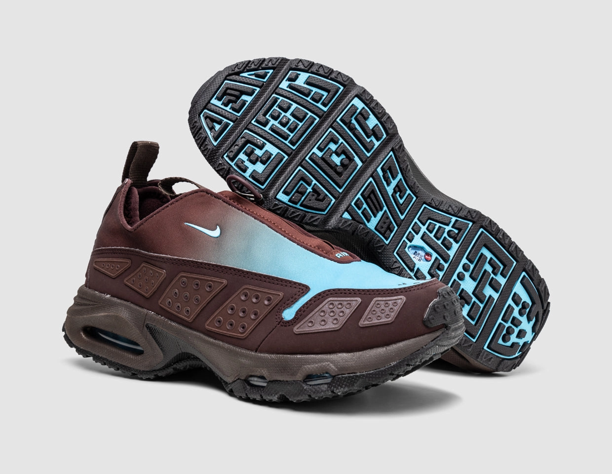 Iconic Ease Nike Women's Air Max SNDR Burgundy Crush / Baltic Blue - Baroque Brown