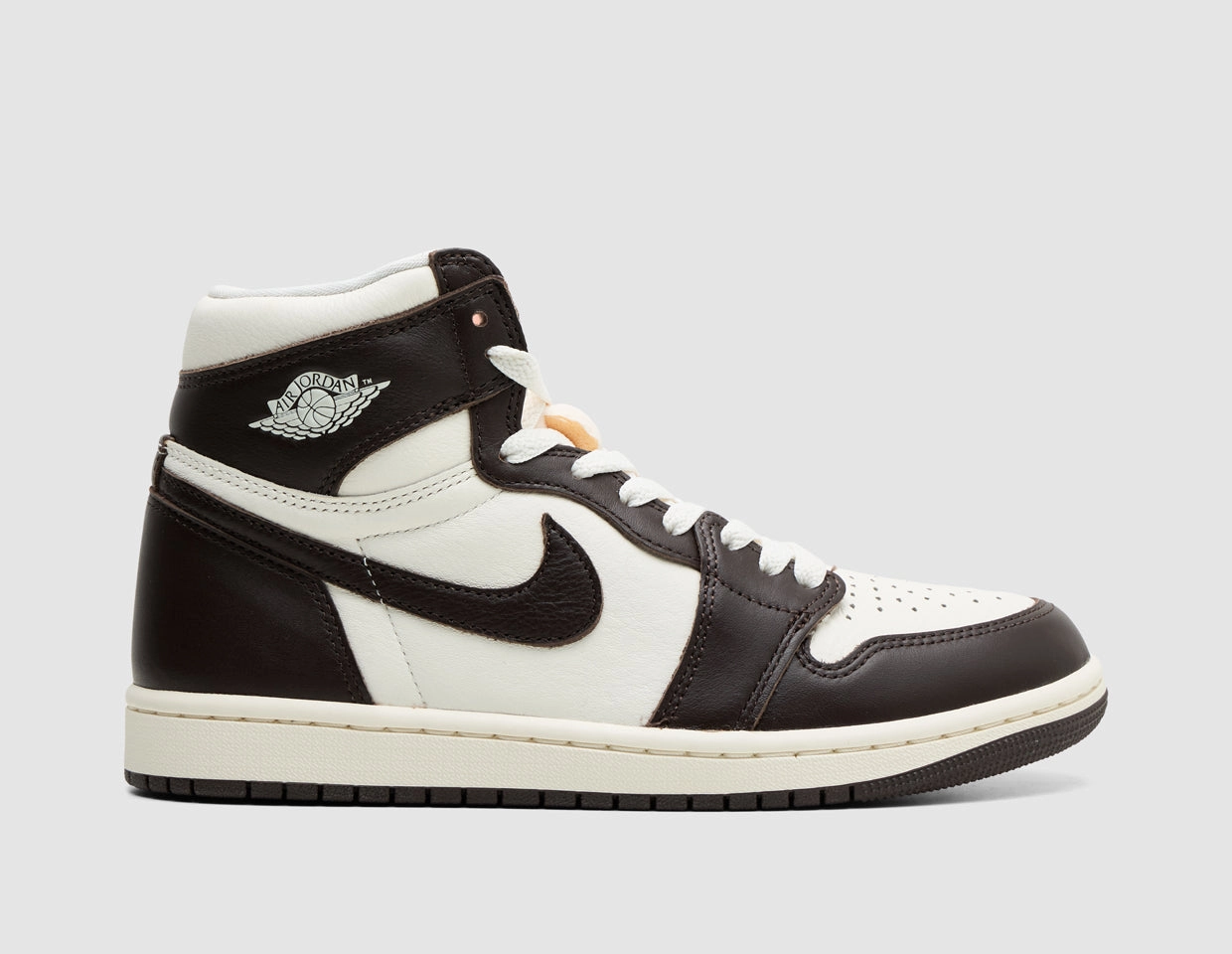 Jordan Women's 1 Retro High OG Baroque Brown / Sail - Light Madder Root Thermoregulating Liner Breathable layers