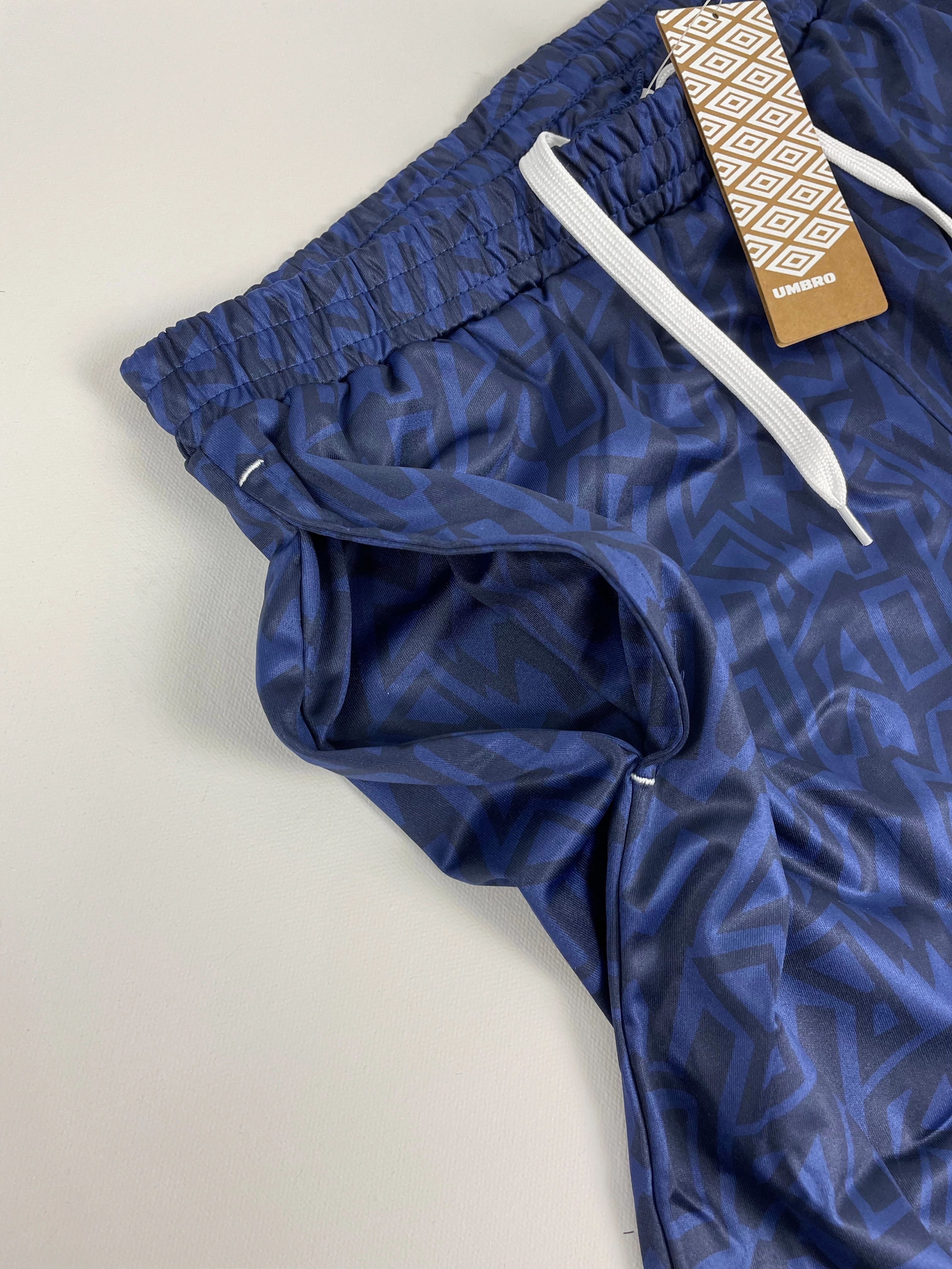 Effortless Comfort Eco Friendly Dye Process UMBRO *BNWT* NAVY GRAFFITI SHORTS (MULTIPLE SIZES) WITH POCKETS