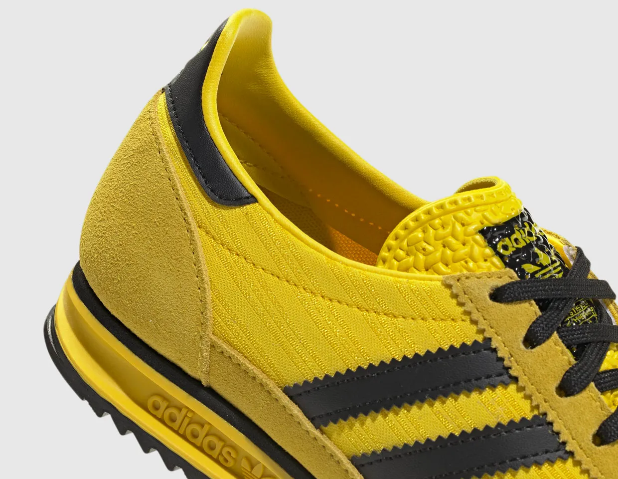 adidas Originals Women's SL 72 OG Yellow / Core Black Narrow - base quick - moving shoes