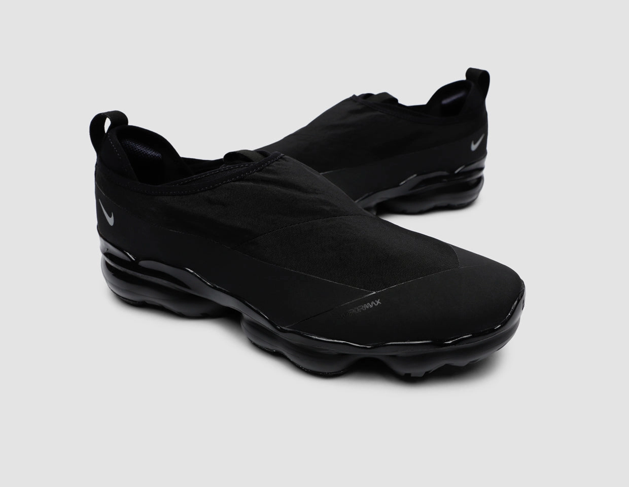 Ankle Hugging Collar Comfort Strap Nike Air Vapormax Moc Roam Black / Metallic Silver