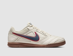 Walk Strong Minimalist Construction Nike Gato Pale Ivory / Thunder Blue - University Red