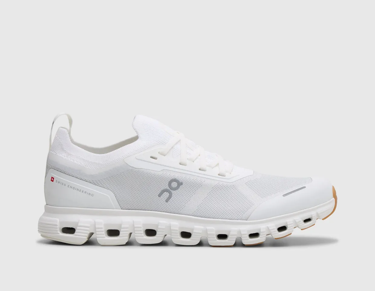 Ventilated Tongue Construction running in half - marathons shoes On Cloud 6 Versa White / White