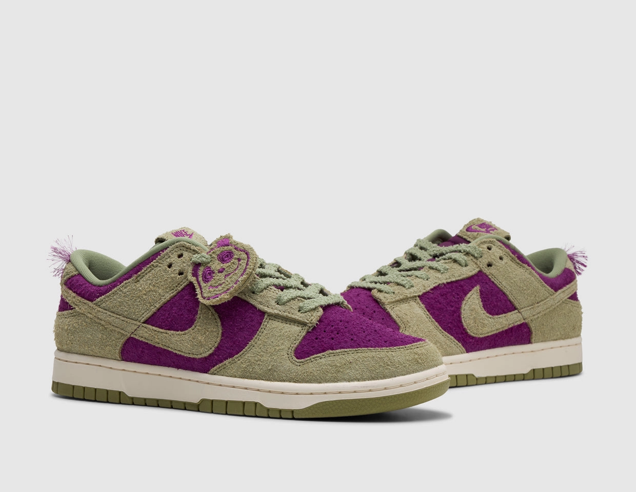 Nike Dunk Low Retro SE Viotech / Dusty Olive - Pale Ivory Urban Stylewear Comfort Tongue