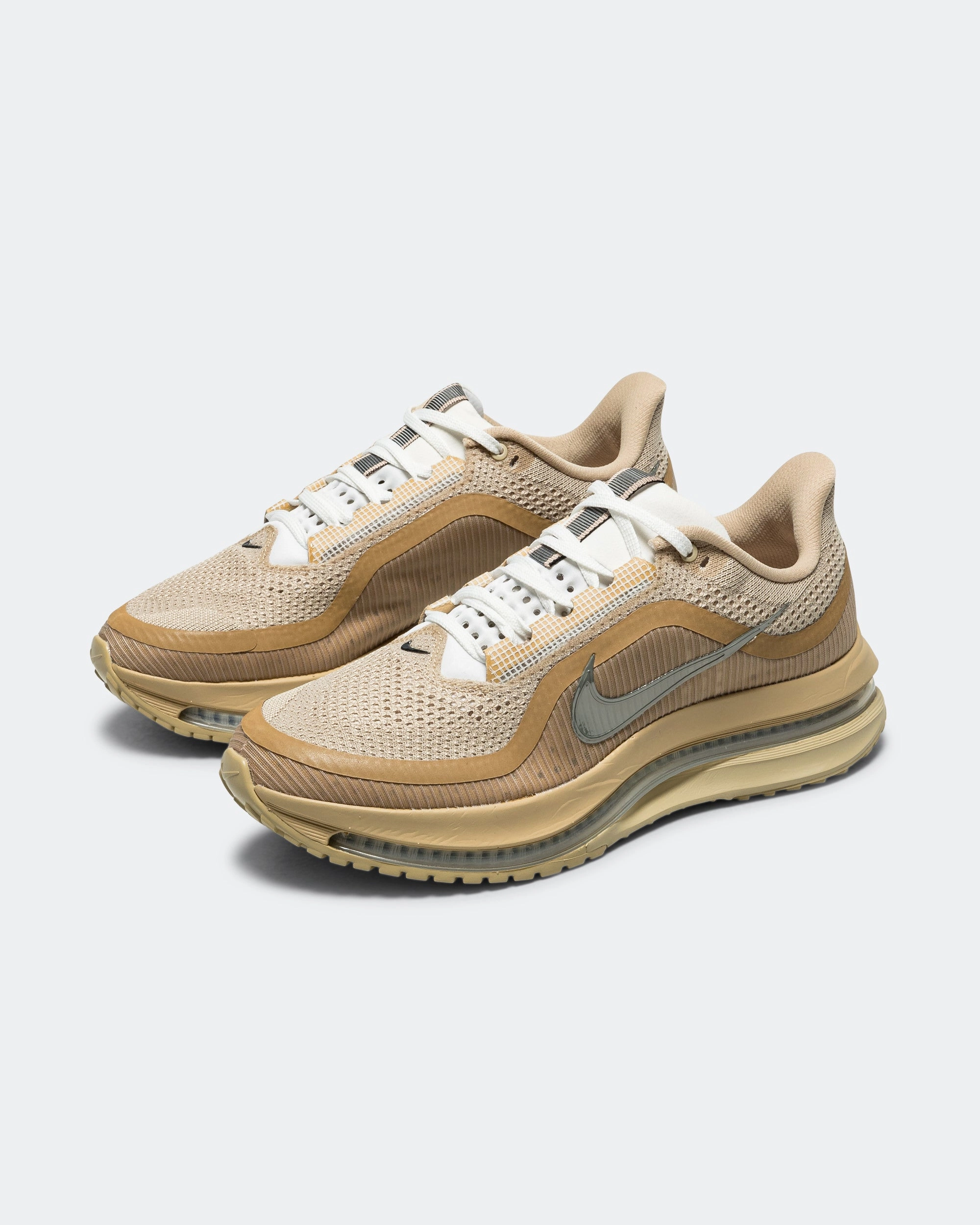 Pegasus Premium SP - Mushroom/Metallic Silver-White Thermoplastic Polyurethane Plate Hypoallergenic Liner