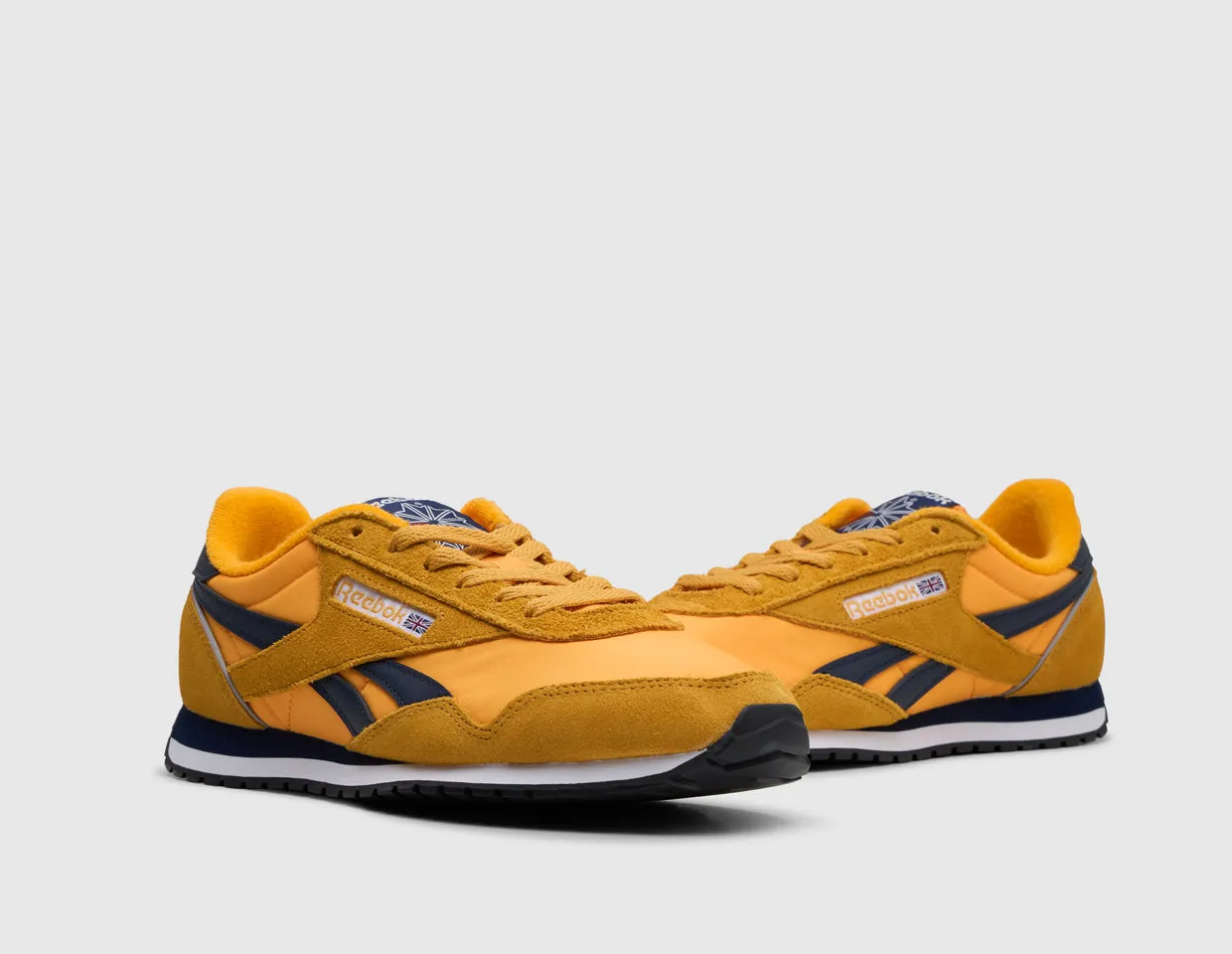 Reebok Classic AZ Collegiate Gold / Vector Navy for long - distance