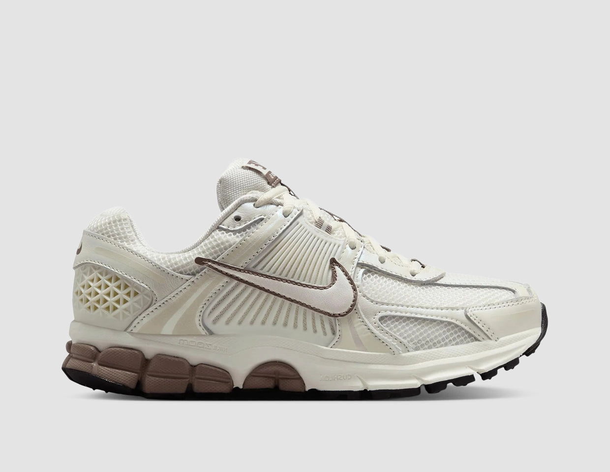 Responsive Feel Recycled Mesh Upper Nike Women's Zoom Vomero 5 Sail / Mink Brown - Black