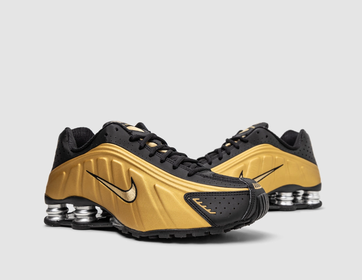 Nike Women's Shox R4 Black / Metallic Gold - Metallic Silver Ethically Sourced Materials Tension Balanced Upper
