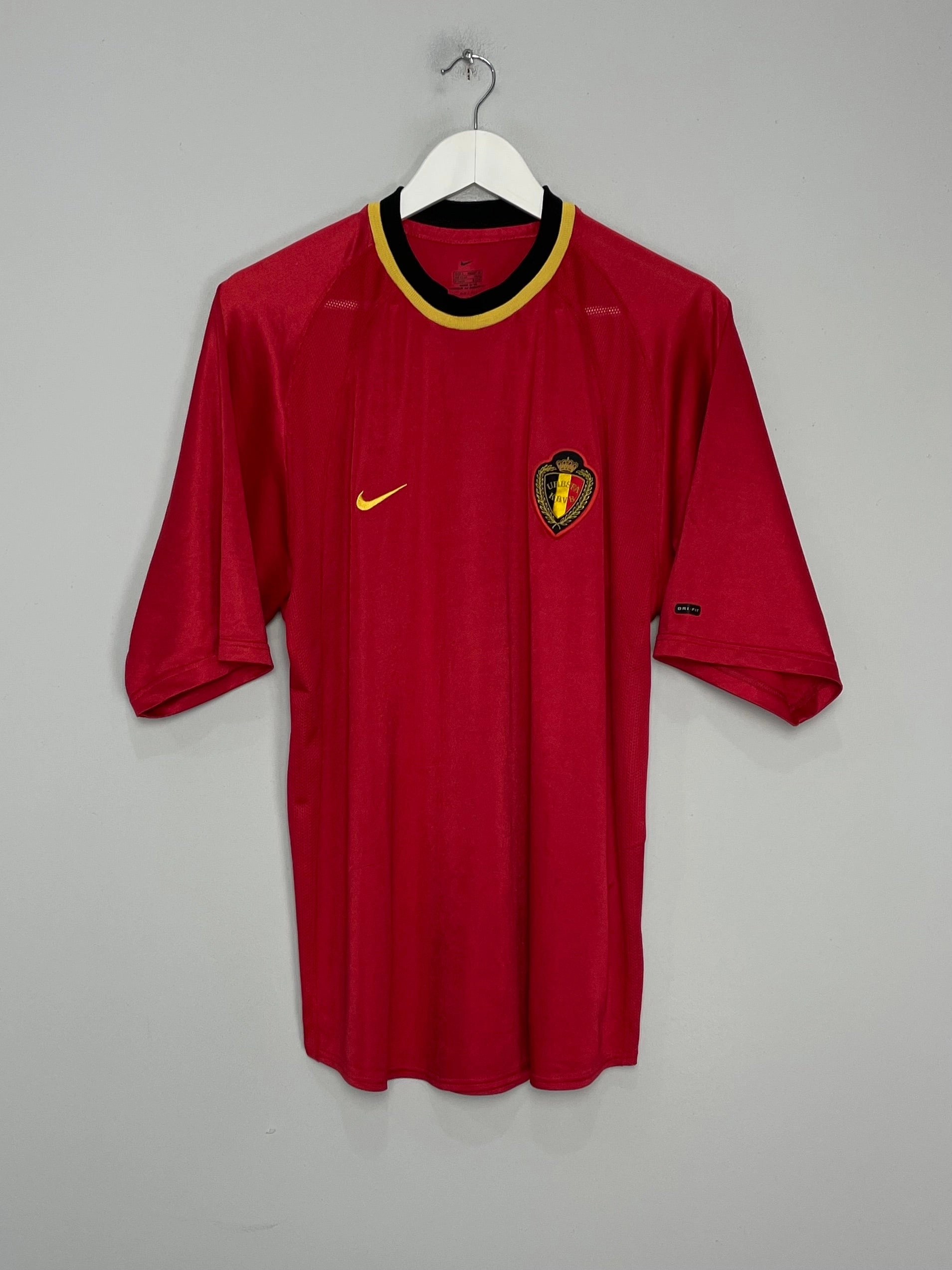 2000/02 BELGIUM HOME SHIRT (L) NIKE Casual Performance Low Profile Silhouette