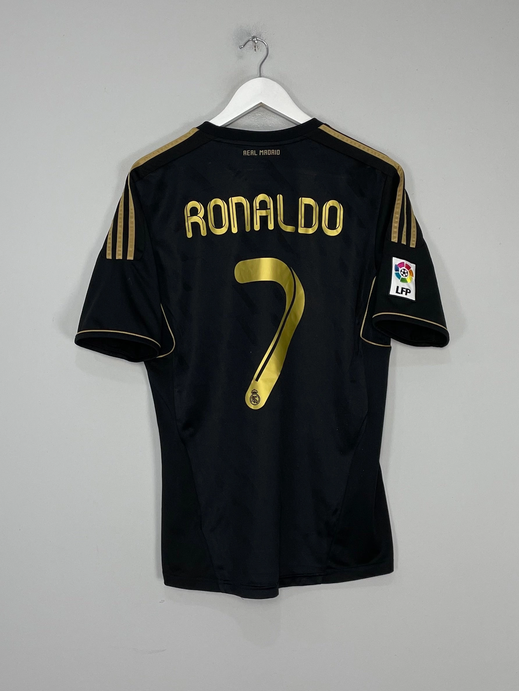 Precision Cut Wind Resistant Outer Layer 2011/12 REAL MADRID RONALDO #7 AWAY SHIRT (M) ADIDAS