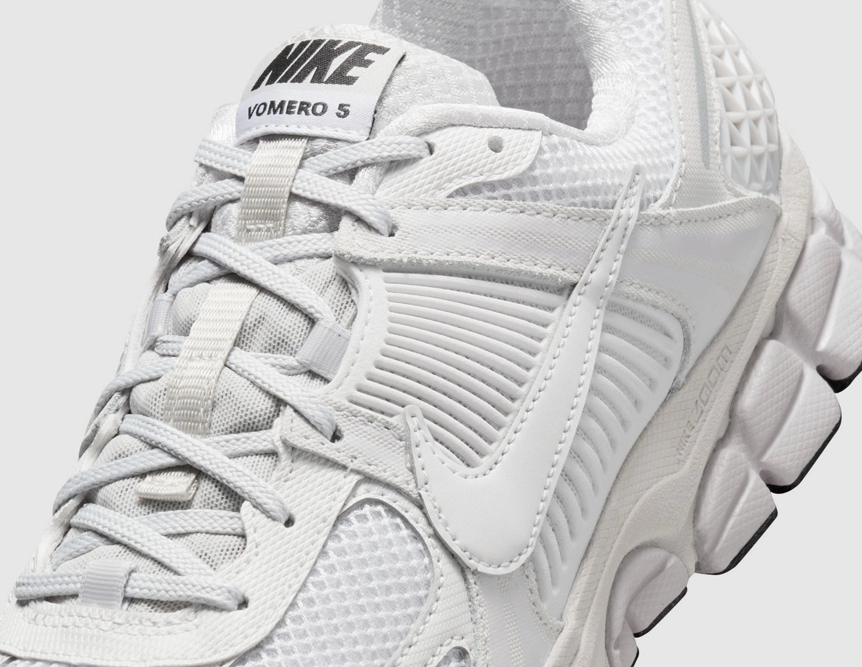 MultiDirectionalTread Relaxed shock absorption Nike Women's Zoom Vomero 5 White / Vast Grey - Black