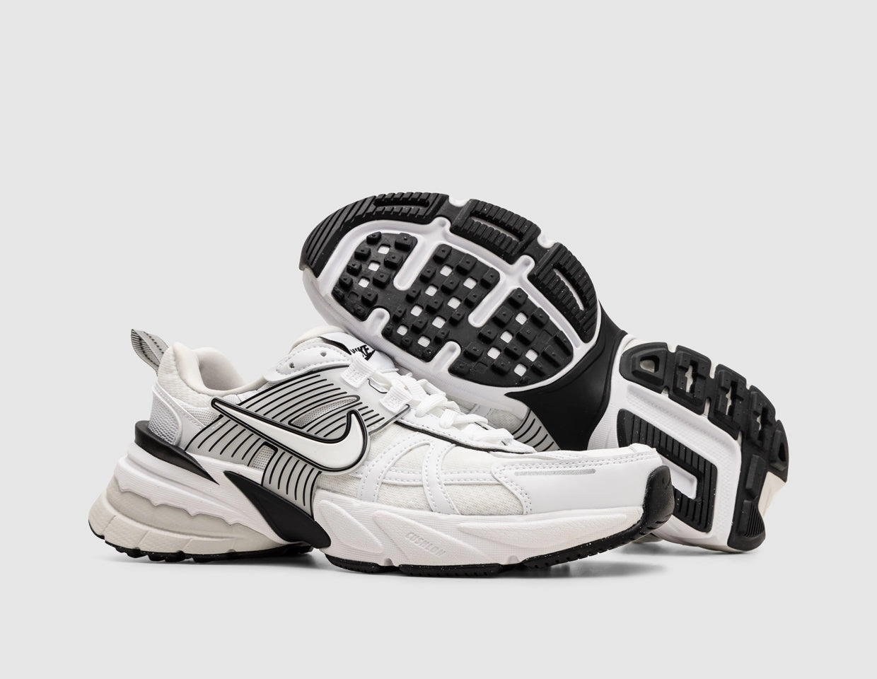 Nike Women's V2K Run White / White - Platinum Tint Neutral Top