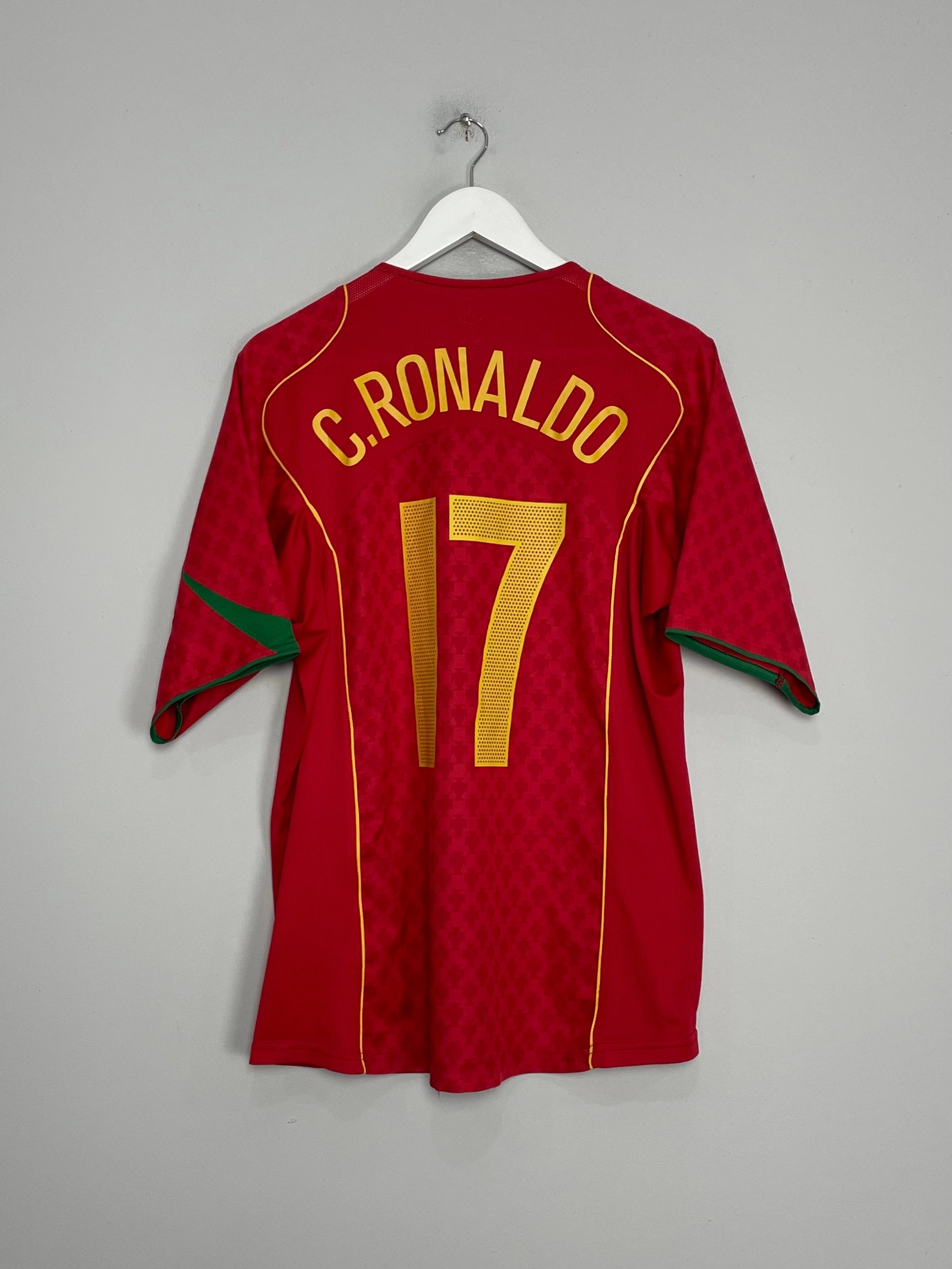 Comfortable Layers Minimal Detail 2004/06 PORTUGAL C.RONALDO #17 HOME SHIRT (L) NIKE