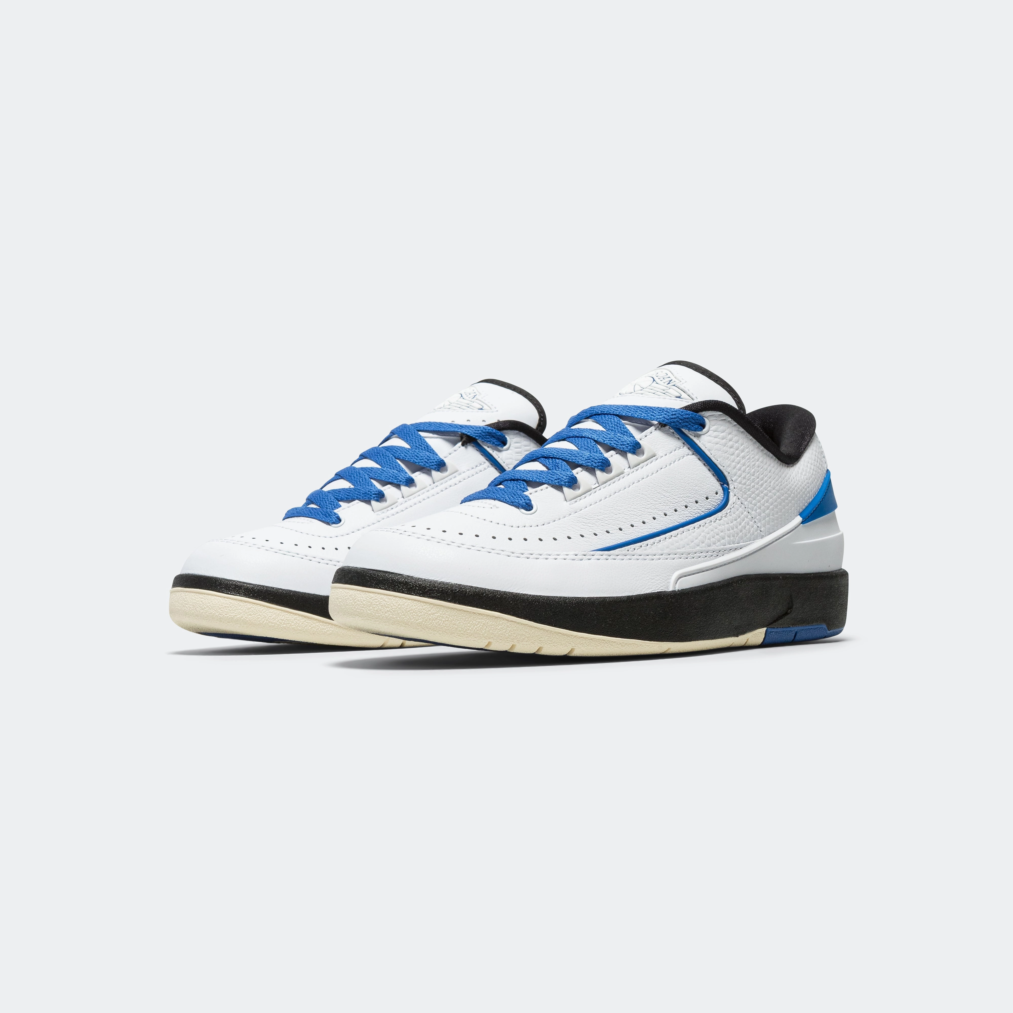 Womens Air Jordan 2 Retro Low - White/Varsity Royal-Black-Muslin Training Mode